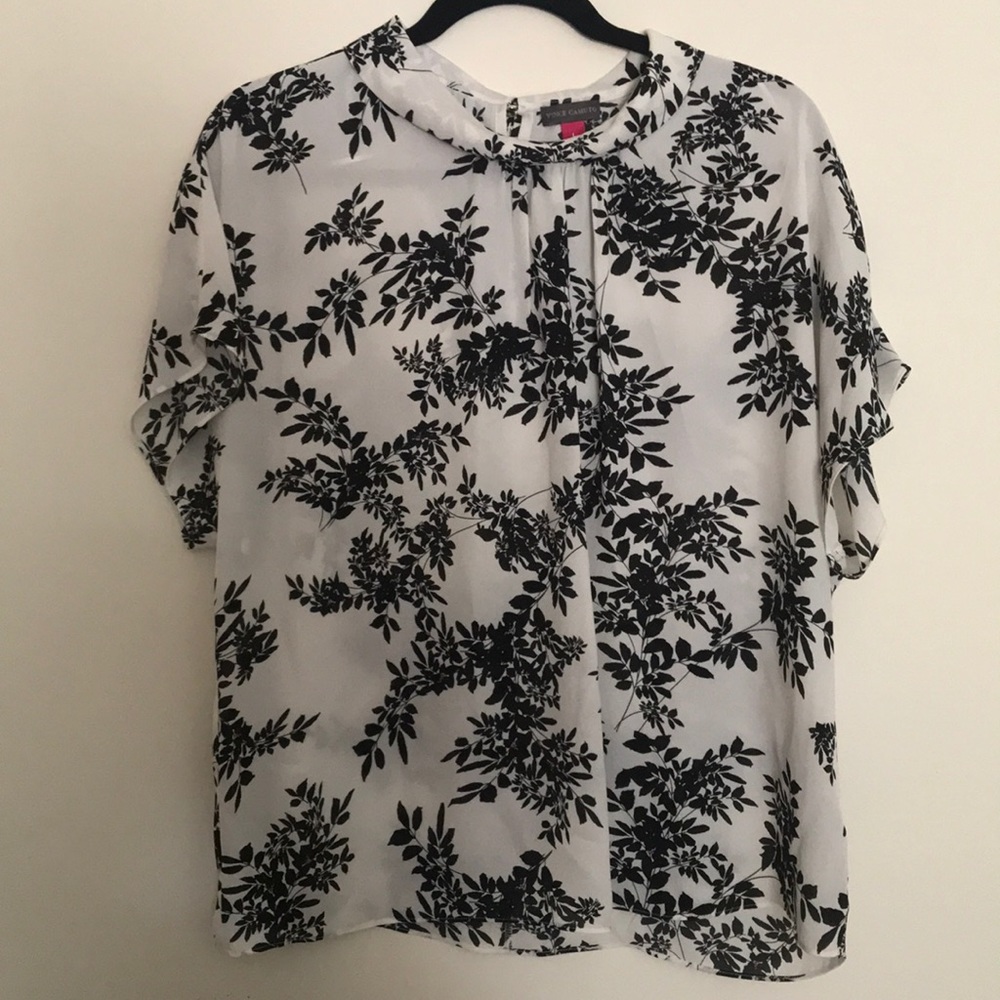 Vince Camuto Black and white top with collar.